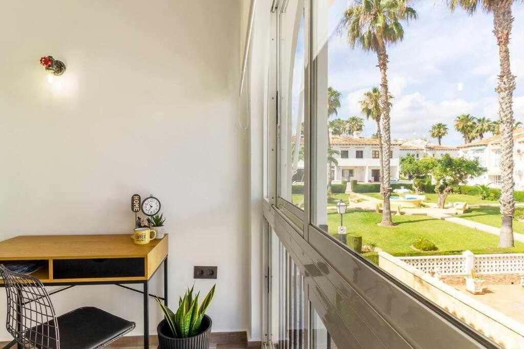 Bungalow Pink Palm Beach Torrevieja Extérieur photo