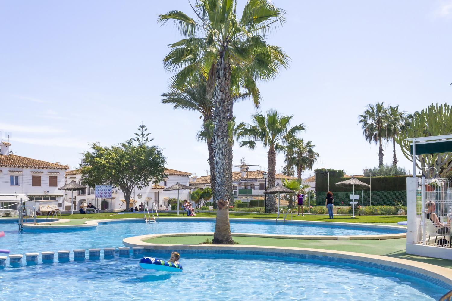 Bungalow Pink Palm Beach Torrevieja Extérieur photo